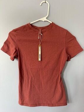 SKIMS cotton jersey T-Shirt In Redwood